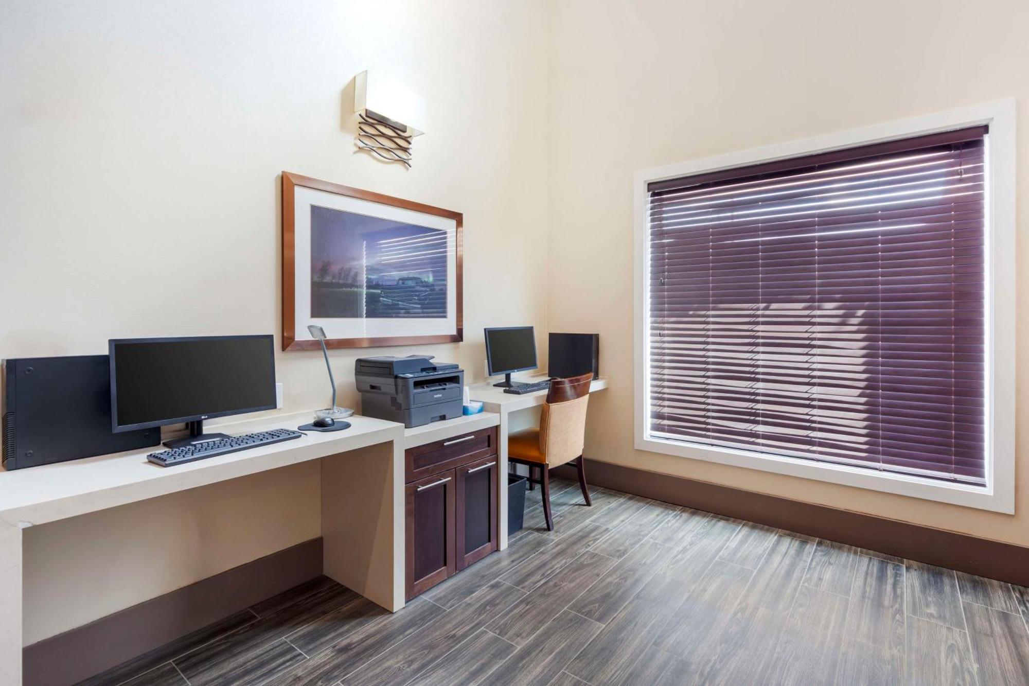 Best Western Plus Chateau Fort St. John Exterior foto