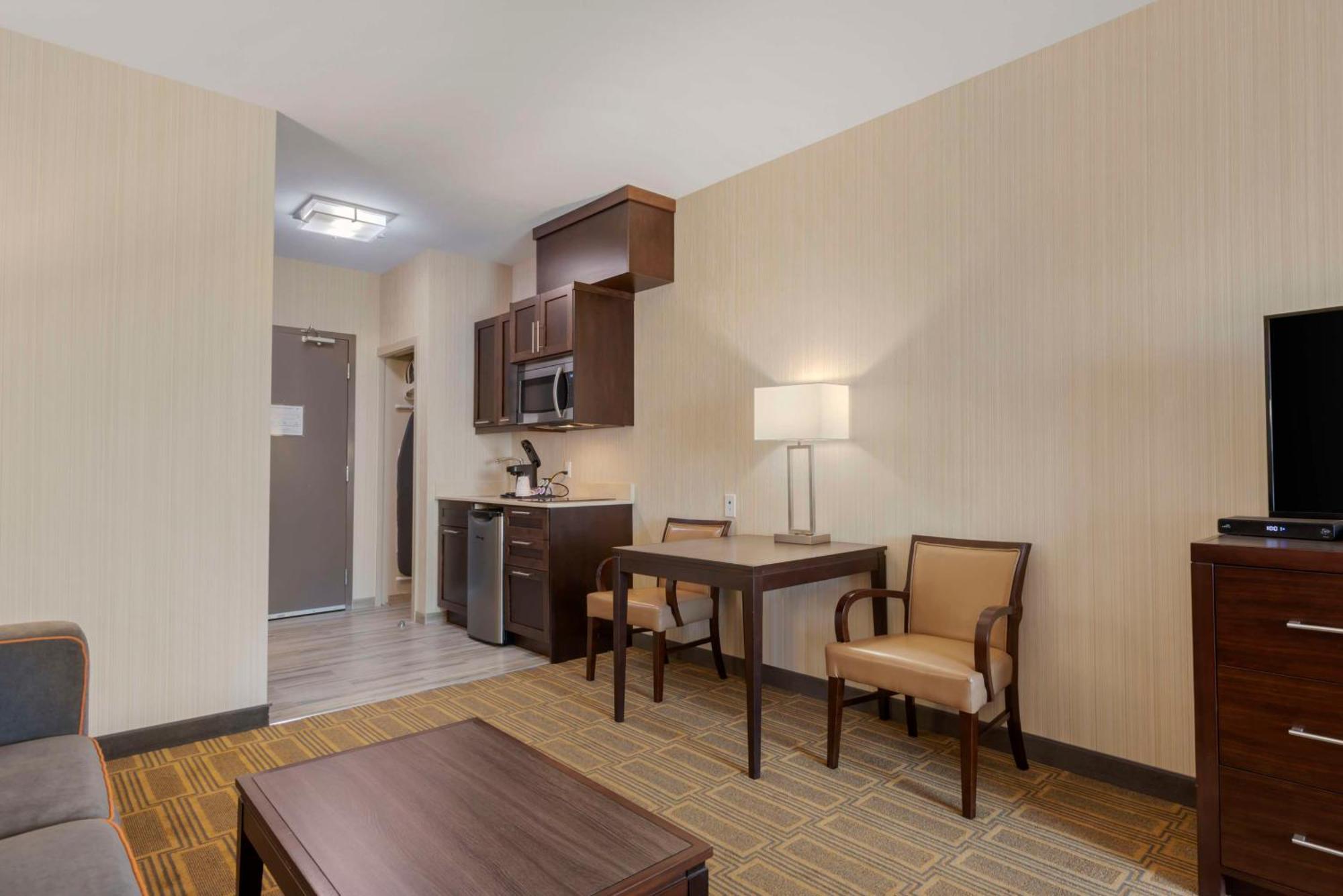 Best Western Plus Chateau Fort St. John Exterior foto