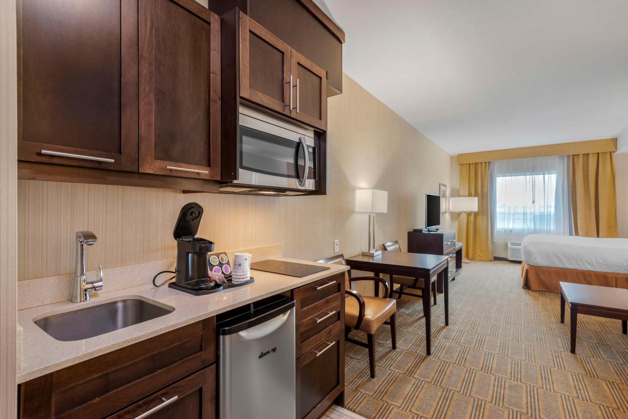 Best Western Plus Chateau Fort St. John Exterior foto