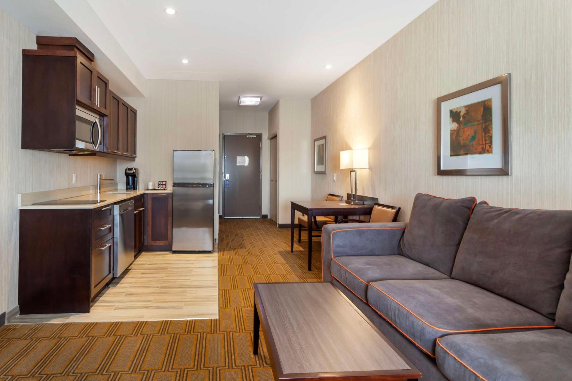 Best Western Plus Chateau Fort St. John Exterior foto