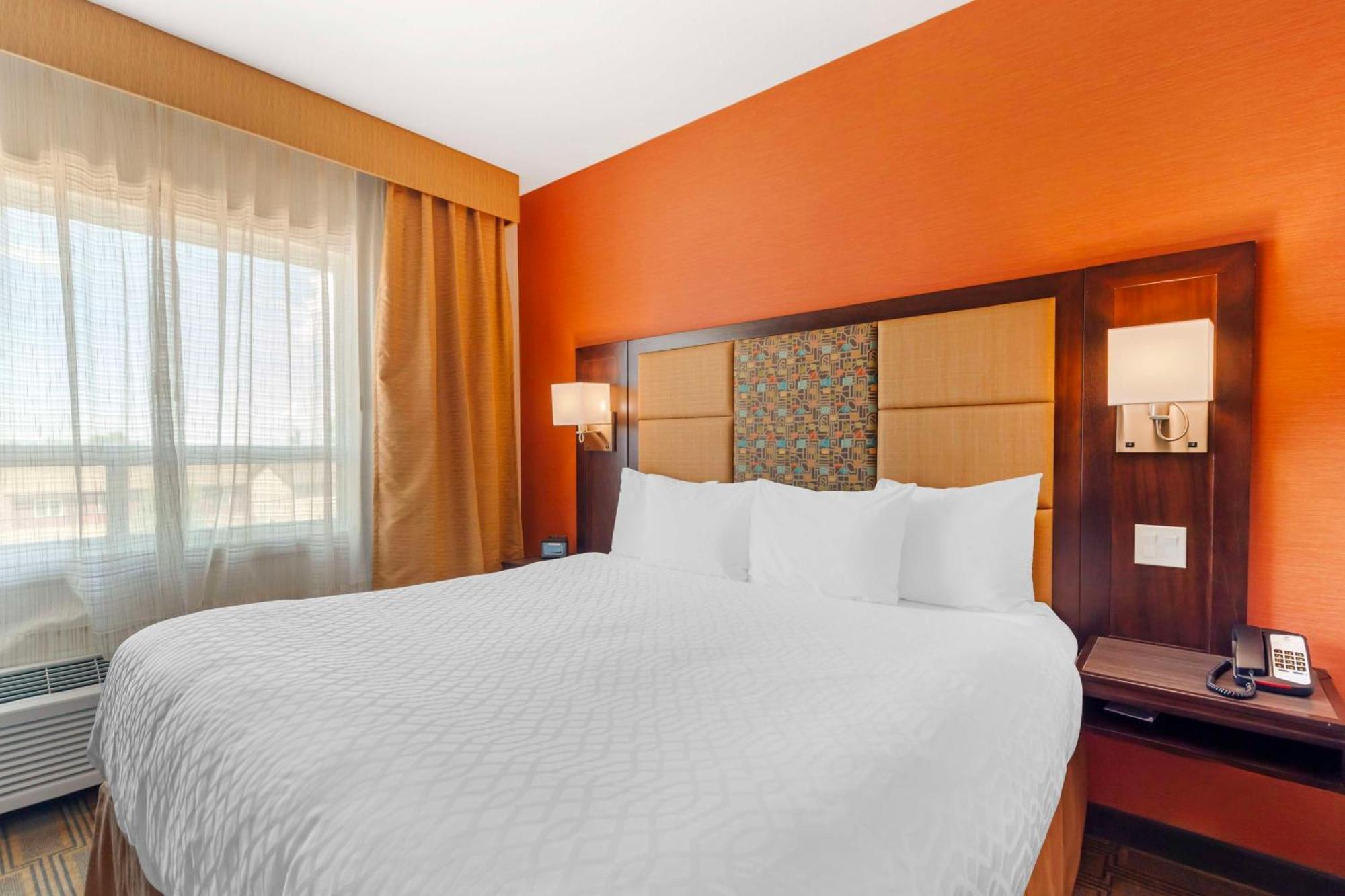 Best Western Plus Chateau Fort St. John Exterior foto