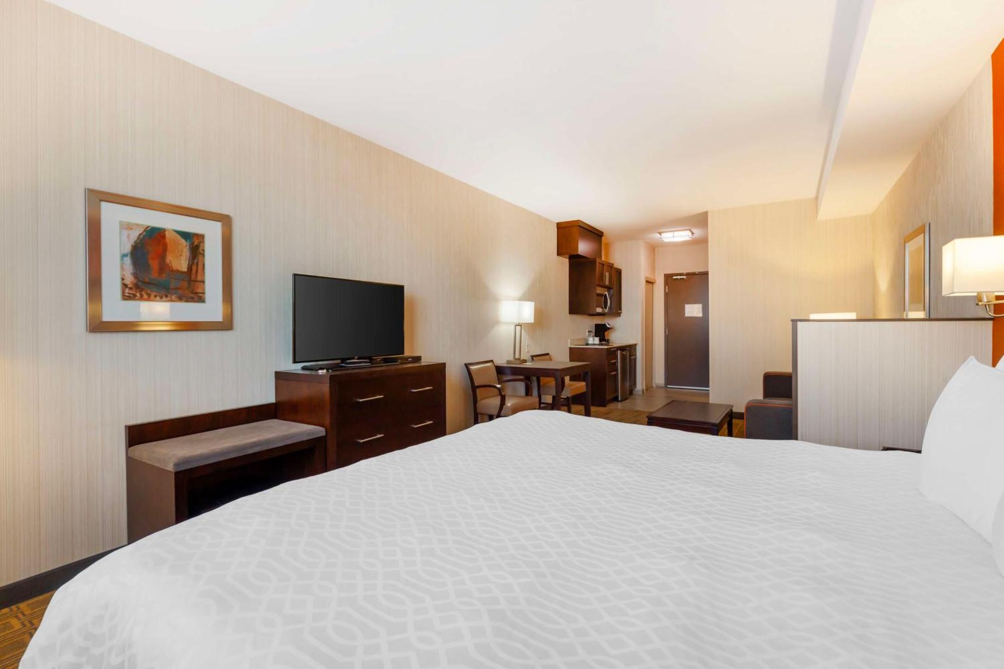 Best Western Plus Chateau Fort St. John Exterior foto