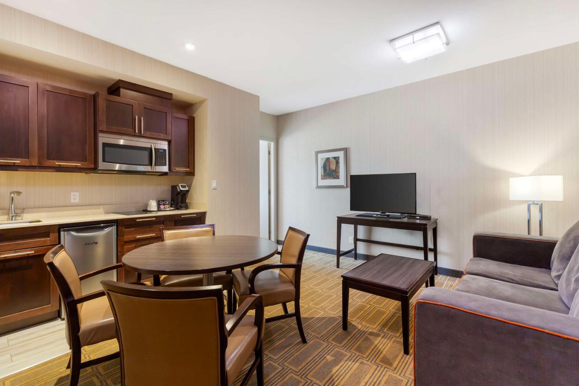 Best Western Plus Chateau Fort St. John Exterior foto